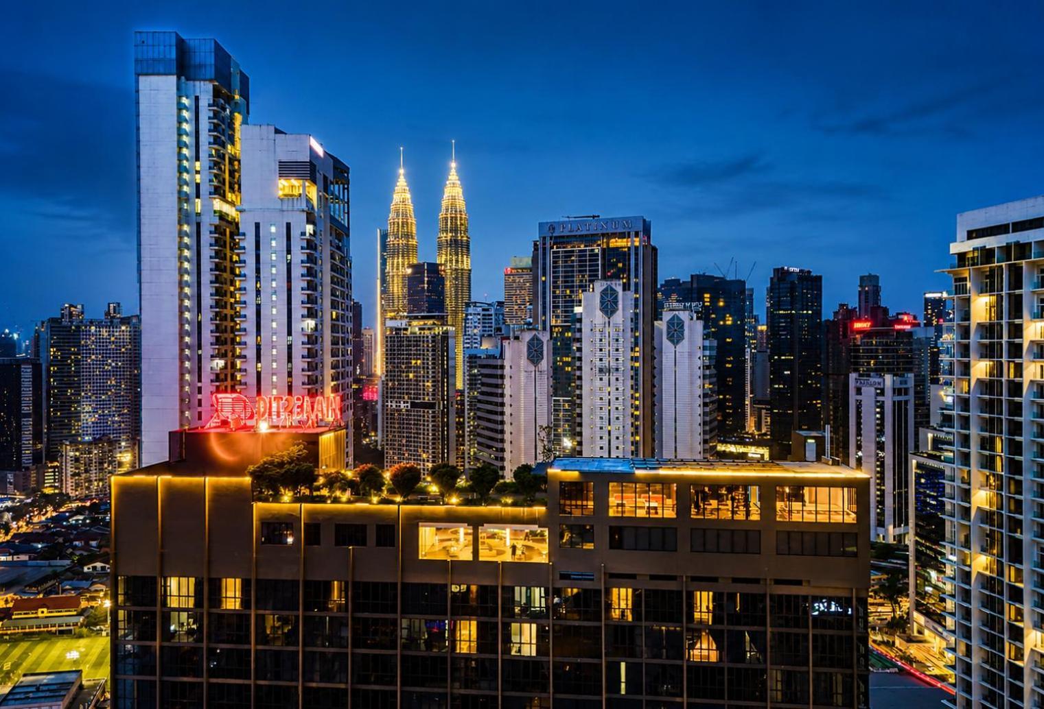 Rooftop Pool At Majestic Residence — Photos 1